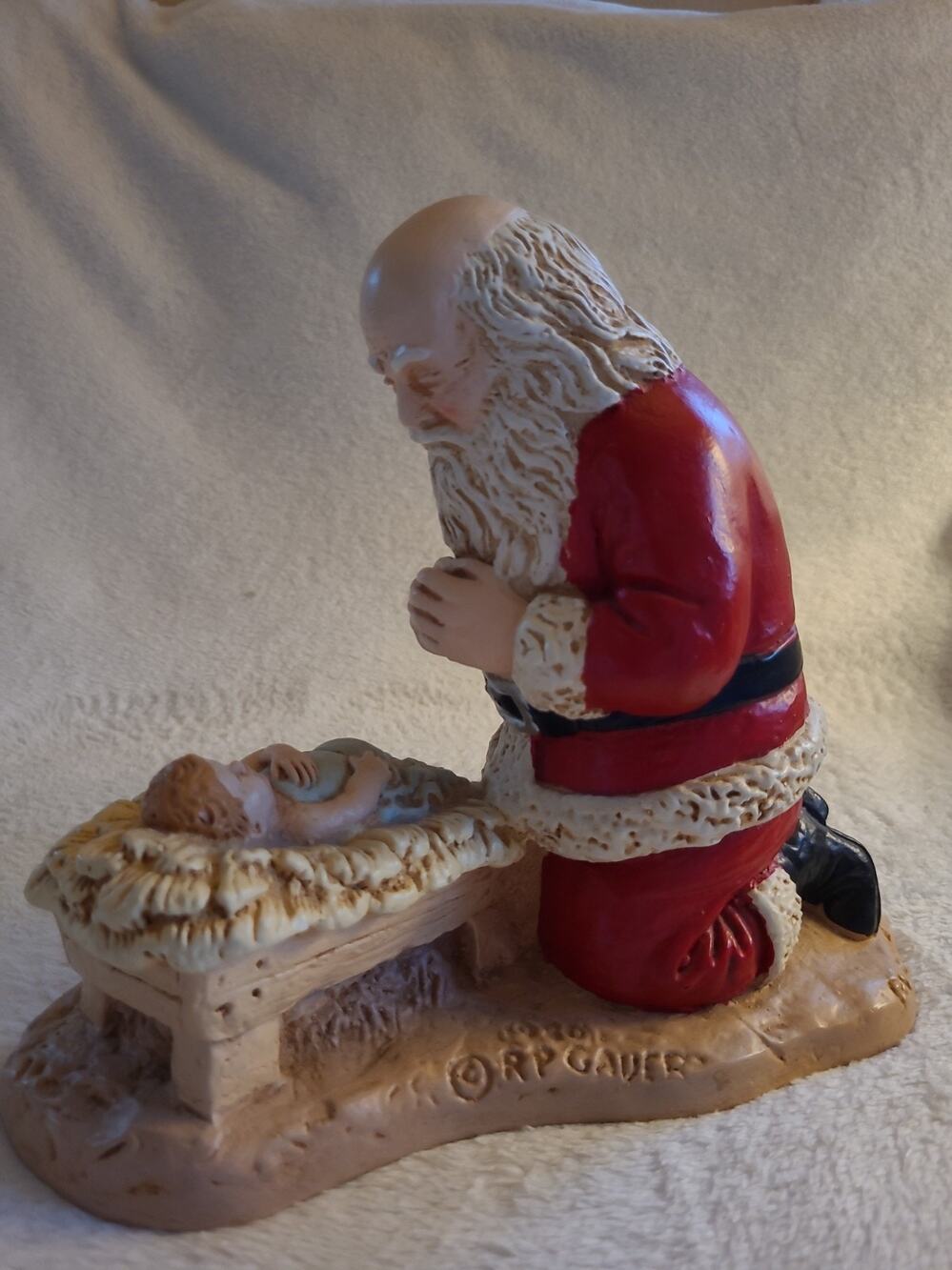 Vintage 1980 R P Gauer Kneeling Santa Praying Baby Jesus Figurine Chalkware